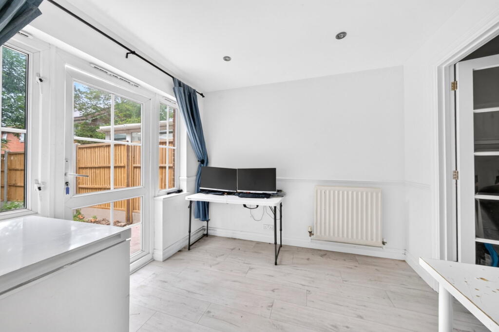 House in Watford - View 4