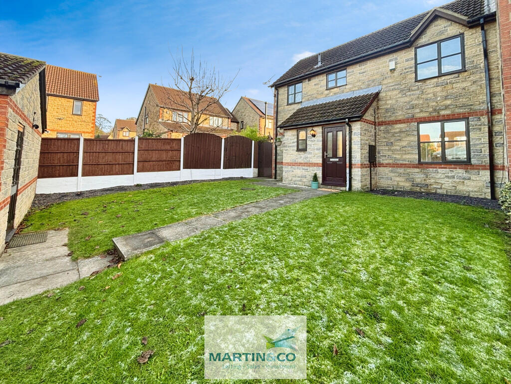 3-bed semi-detached on Poynton Drive, Thropham , South Yorkshire , £190,000