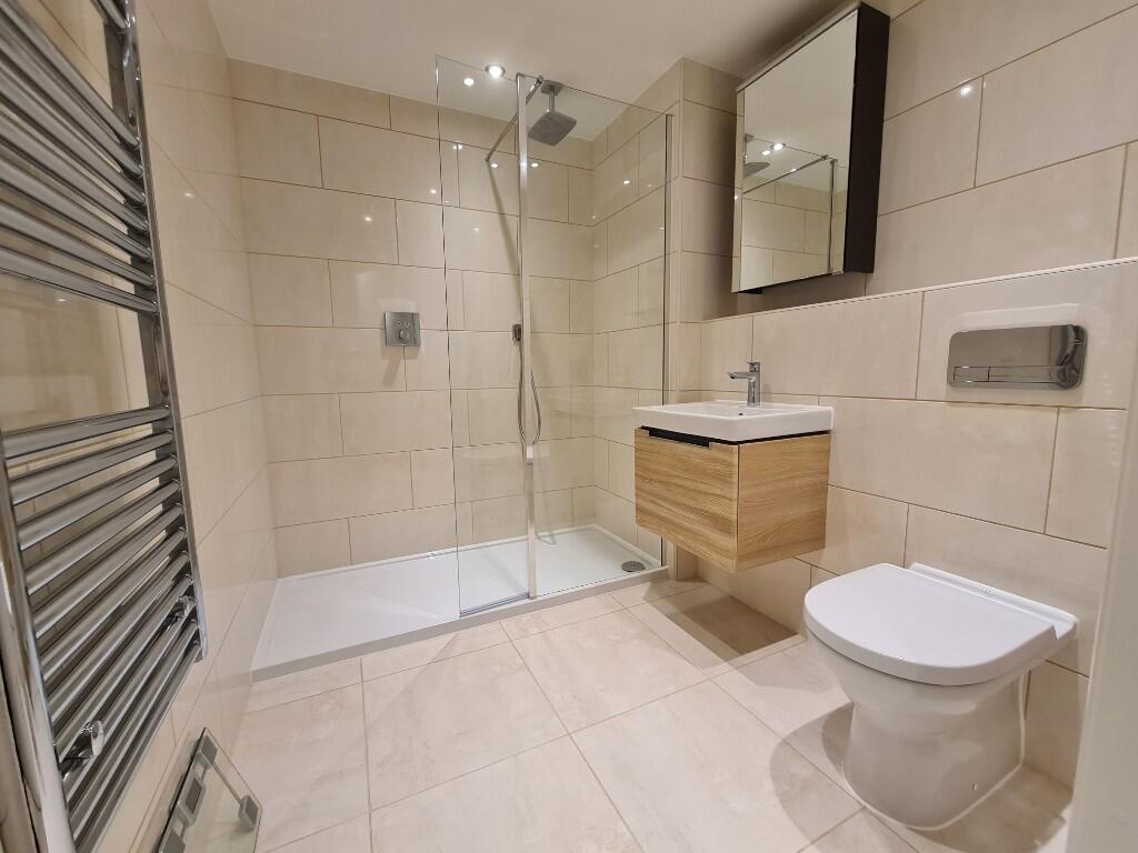 Dukes Ride, Crowthorne, Berkshire, RG45 - More