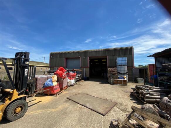 6 Marsh Lane yard 3.jpg