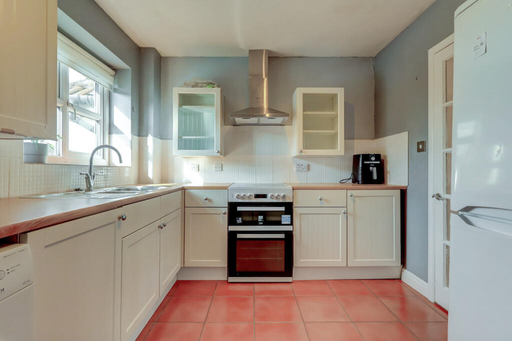 Pond Approach, Holmer Green, High Wycombe, Buckinghamshire, HP15 - View 4