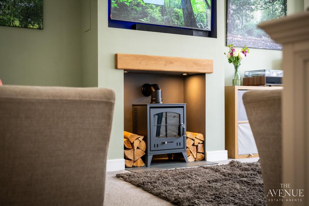 House in Higham Ferrers, North Northamptonshire - More