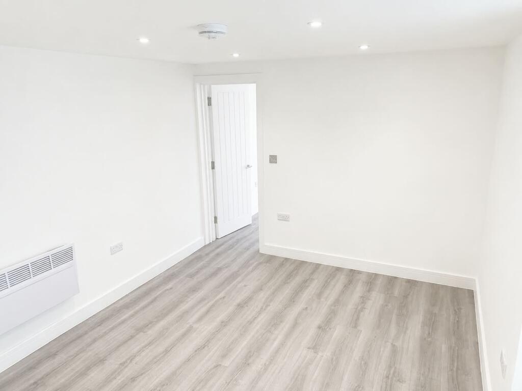 Apartment in Southampton - View 4