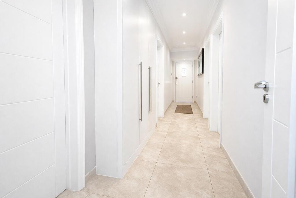 House in Sutton - View 4
