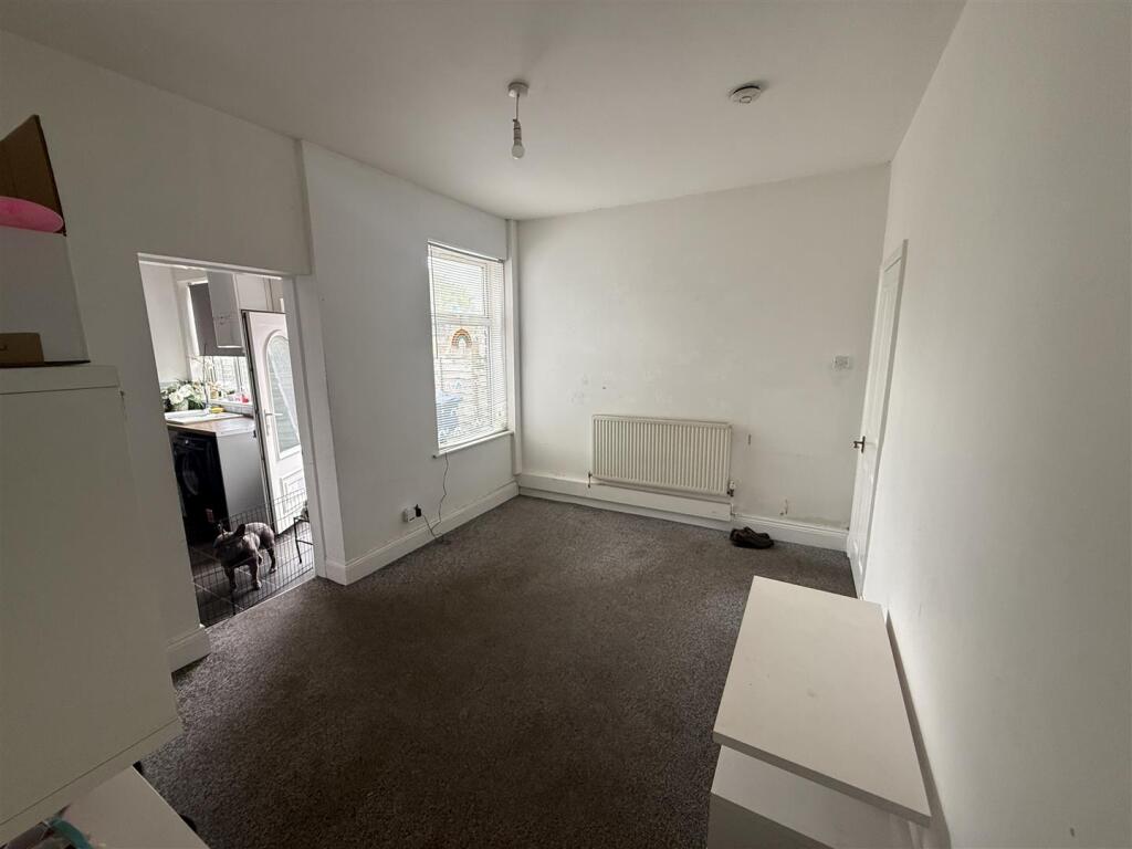Victoria Crescent, Burton-On-Trent photo 4