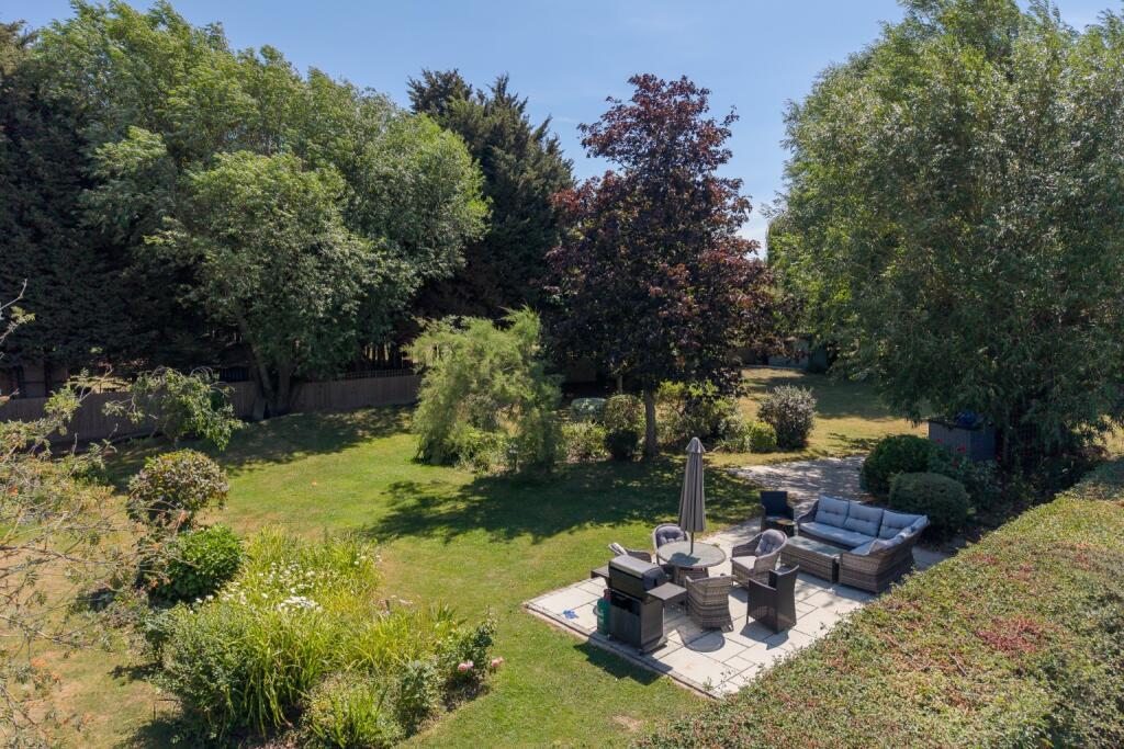 Parkers Farmhouse, Eynesbury Hardwicke, St. Neots, Cambs  PE19 6XJ photo 4