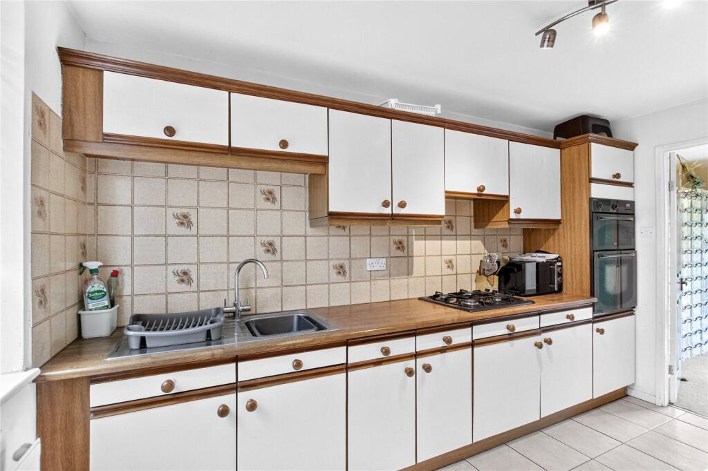 Claverdon, Bracknell, Berkshire, RG12 photo 2