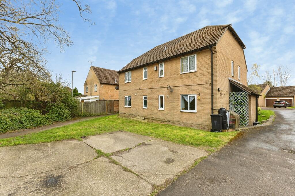 Apartment in Reading, Lower Earley, Earley - View 2