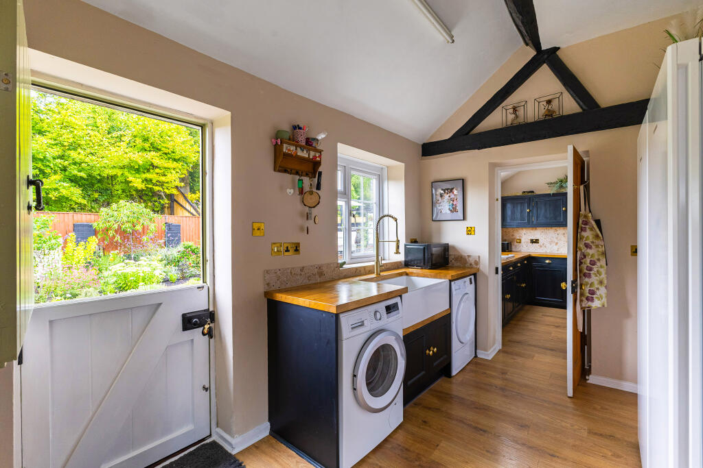House in Salisbury, Orcheston - More