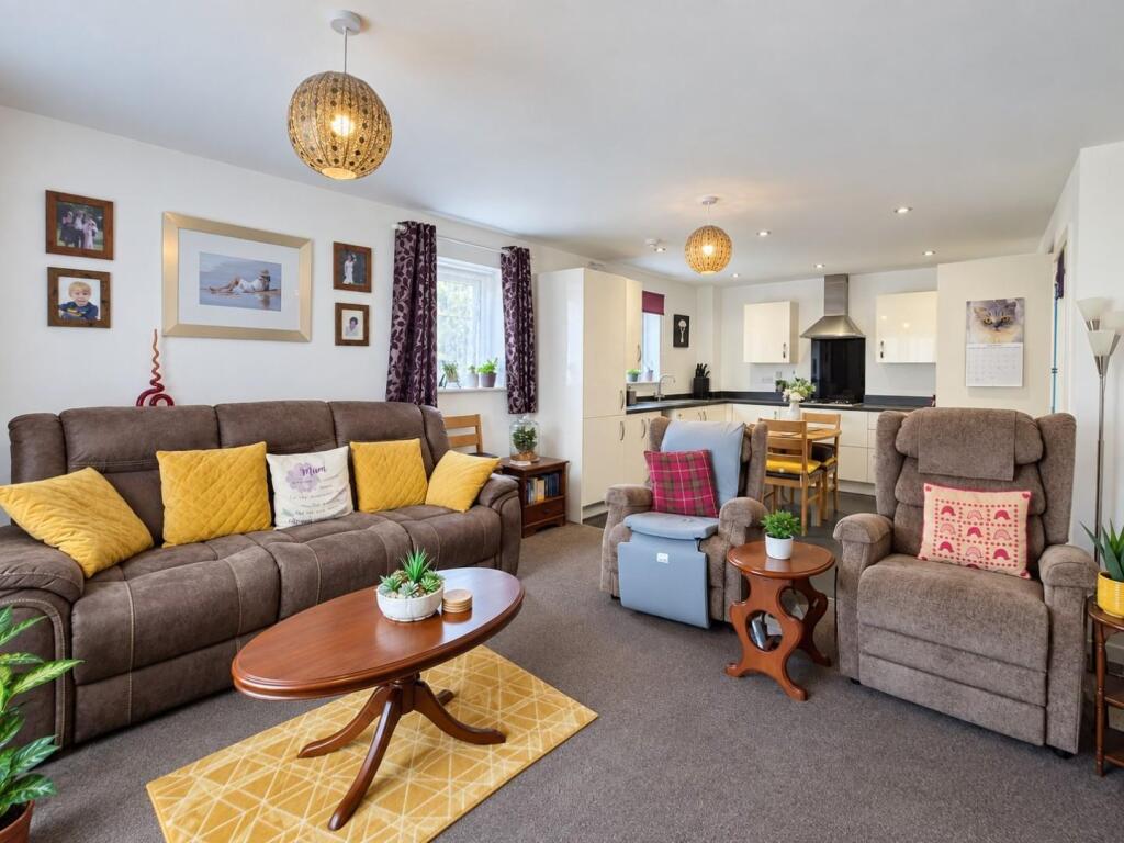 Apartment in Northampton - View 5