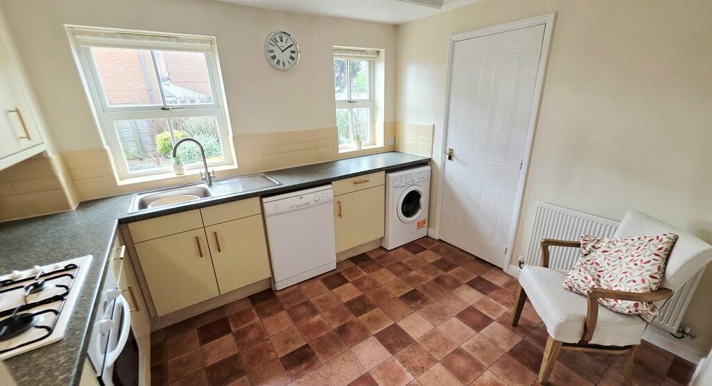 Kestrel Crescent, Brackley photo 4
