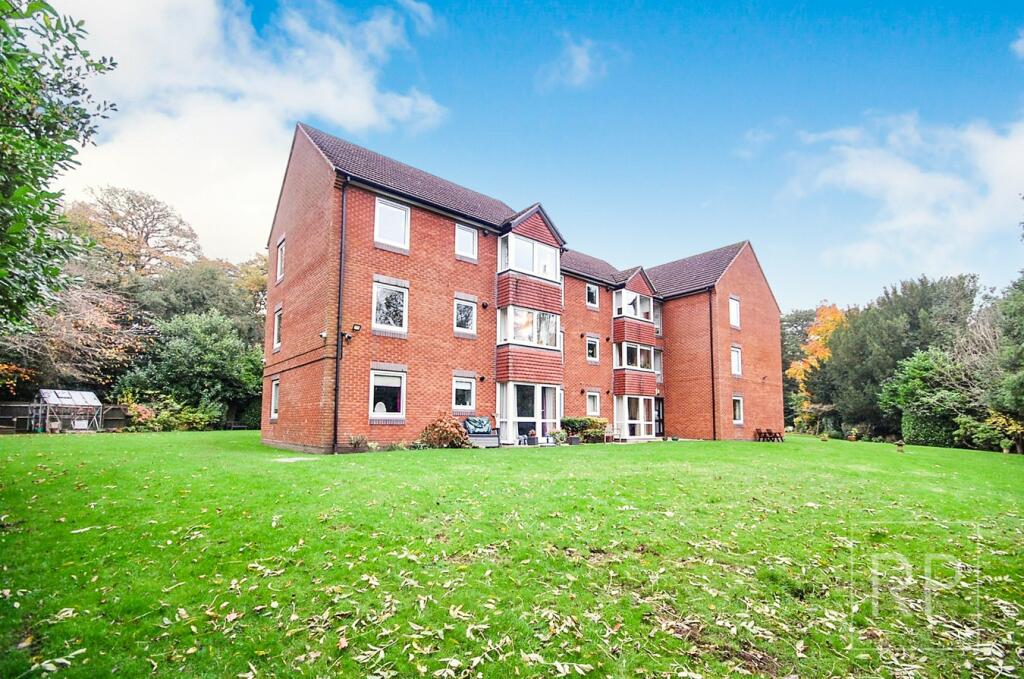 2-bed flat on Corfton Drive, Tettenhall, Wolverhampton, WV6, £130,000