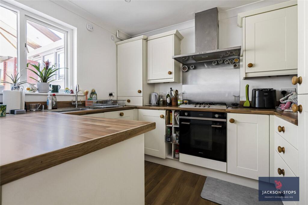 20, Armstrong Close, Newmarket, Suffolk, CB8 photo 4