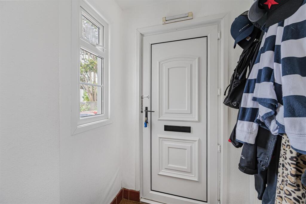 Bramber Close, Crooked Lane, Seaford photo 3