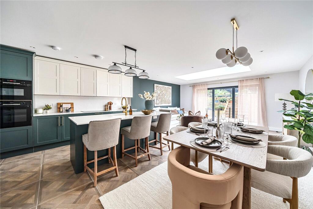 House in Elmbridge, Weybridge - View 3