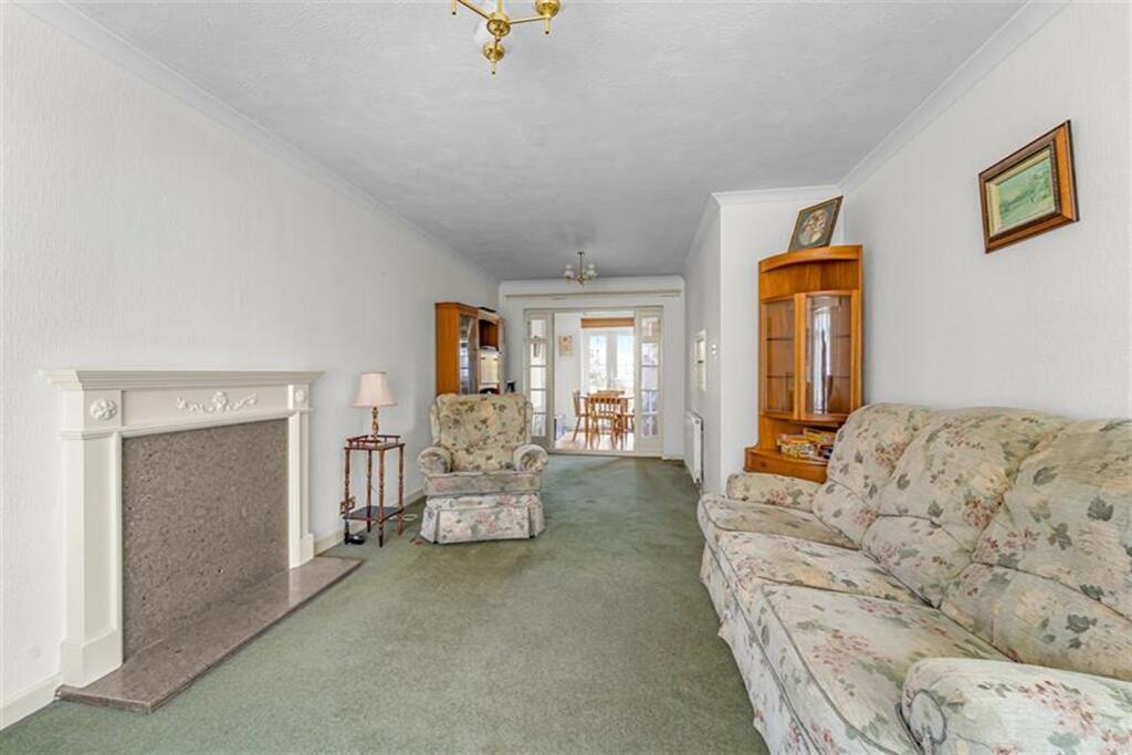 Fincham Close, East Preston, Littlehampton, BN16 photo 3