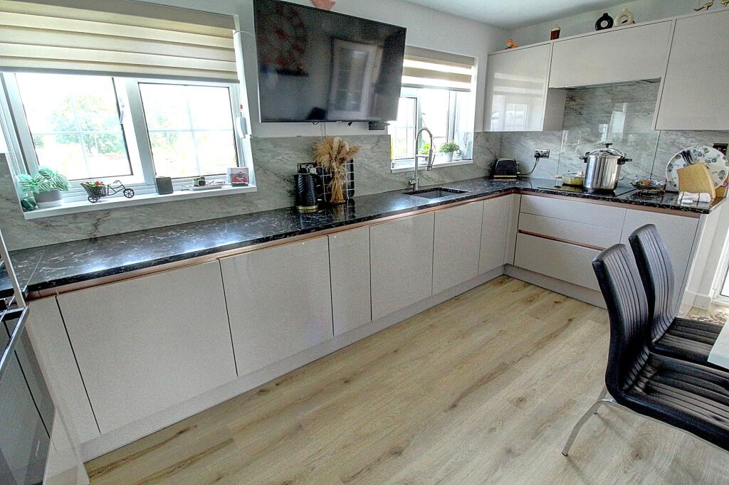 House in Nuneaton and Bedworth, Grove Farm, Galley Common - View 3