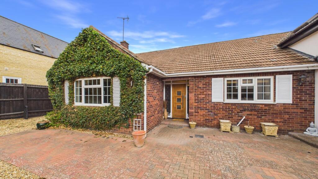 2-bed semi-detached on Eastgate, DEEPING ST JAMES, £265,000