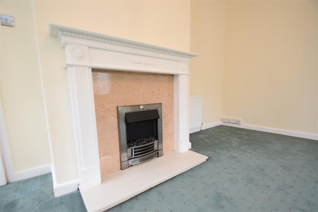 Apartment in Southampton, Bassett - View 4