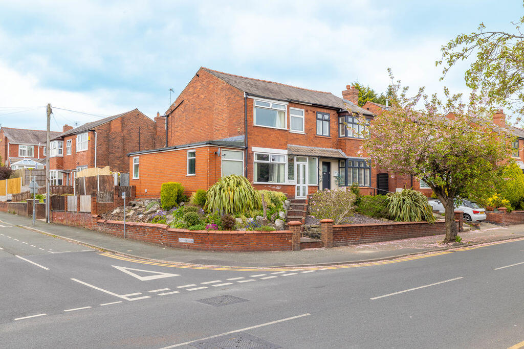 3-bed semi-detached on Walkden Avenue, Swinley, WN1 2JJ, £250,000