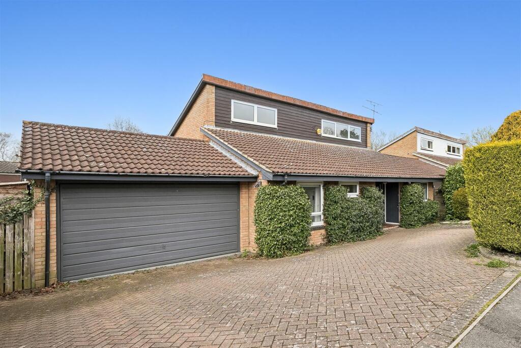 Main image of property: Earlsmead, Letchworth Garden City
