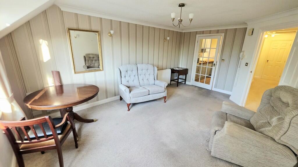 2-bed apartment on High Street, Brackley, £165,000