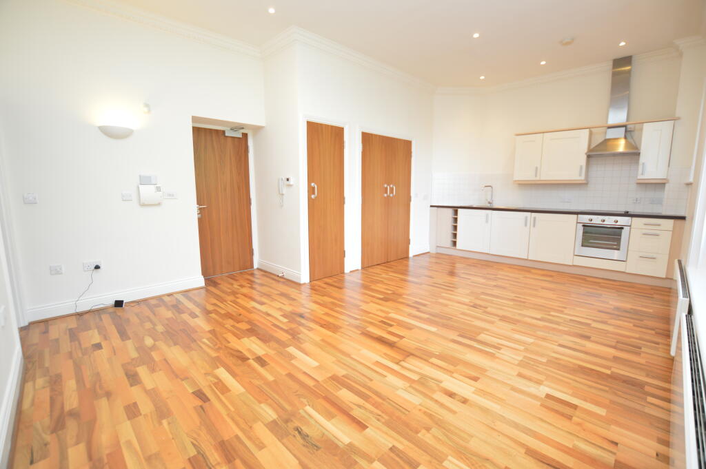 Apartment in Sheffield, South Yorkshire - View 5
