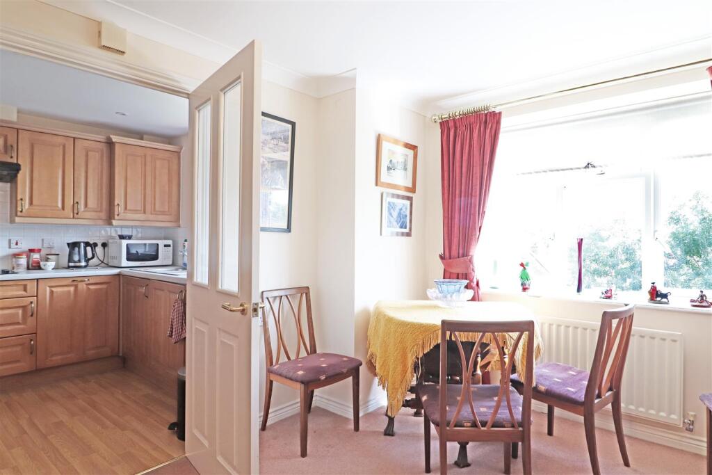 Ladbroke Road, Redhill - View 5