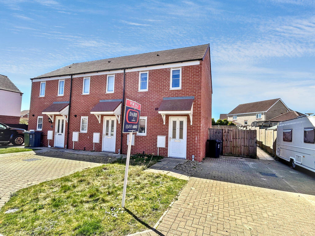 2-bed terraced on Howes Road, Great Yarmouth, £200,000