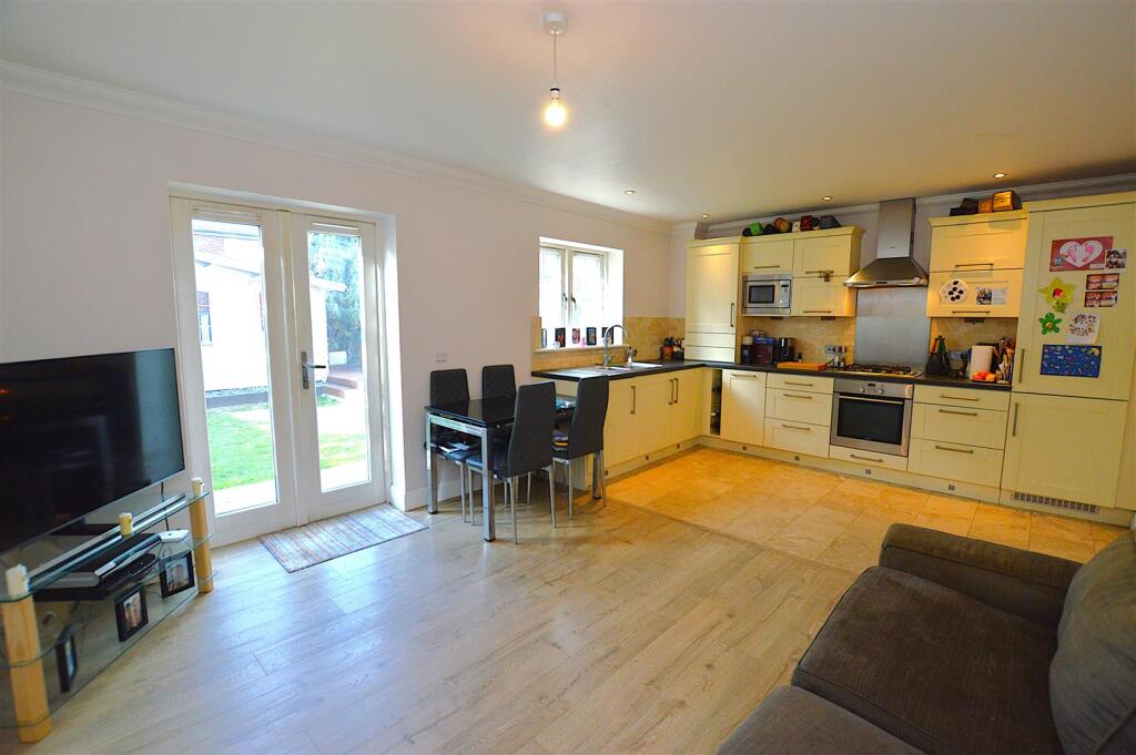Kimber Place, Whitton, Hounslow photo 2