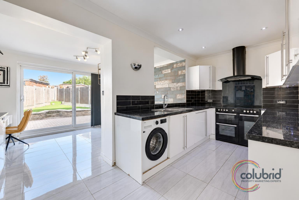 House in Romford - More