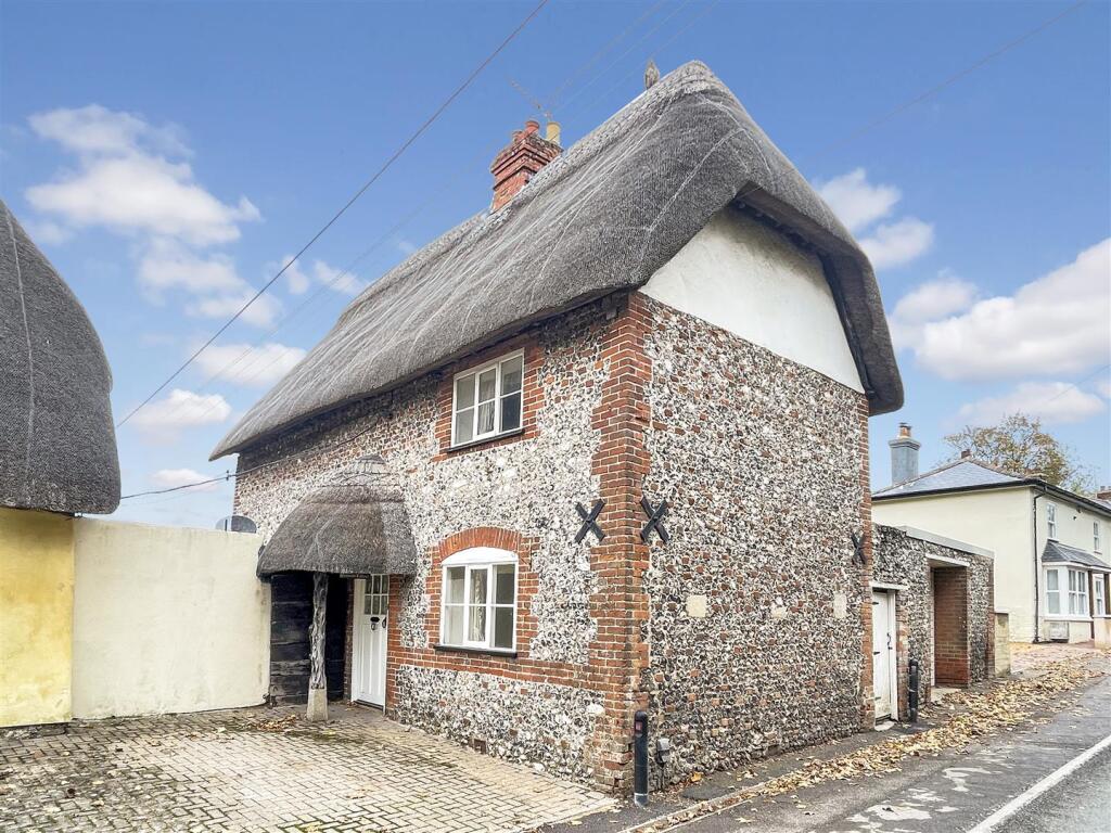 3-bed house on Main Road, Winterbourne Dauntsey, Salisbury, £450,000