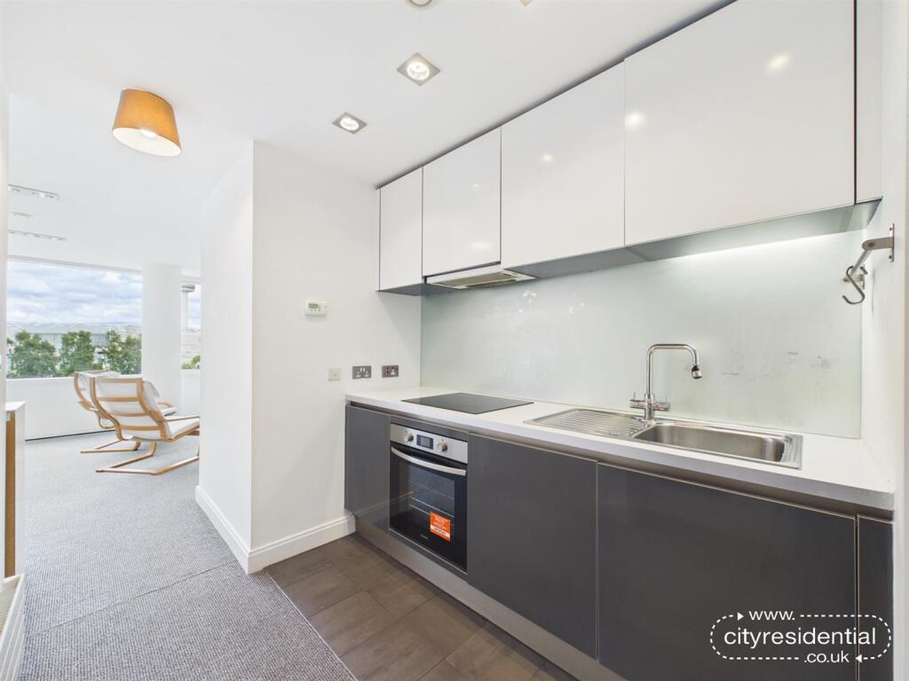 Apartment in Liverpool, Waterfront, Vauxhall - View 3