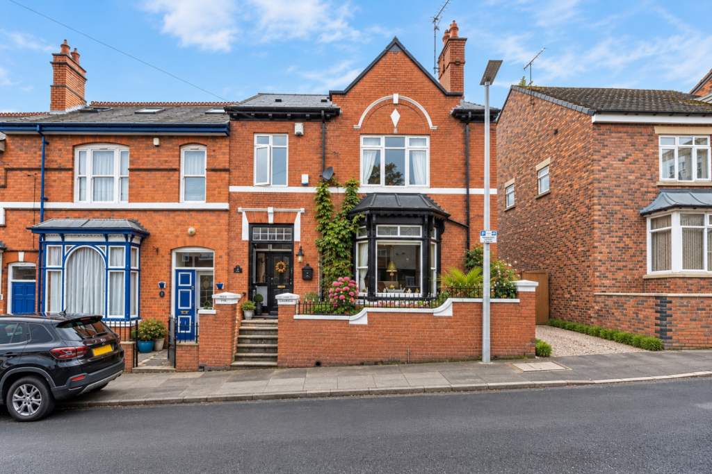 4-bed detached on Hollies Drive, Wednesbury, WS10, £375,000