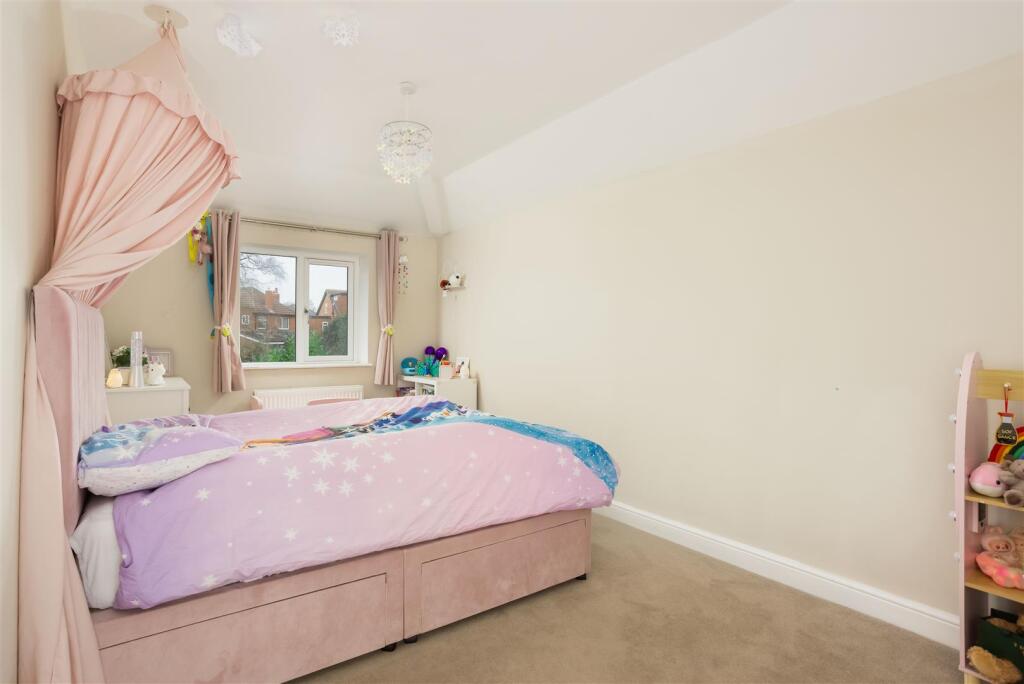 House in Leeds, Primley Park, Moortown - More