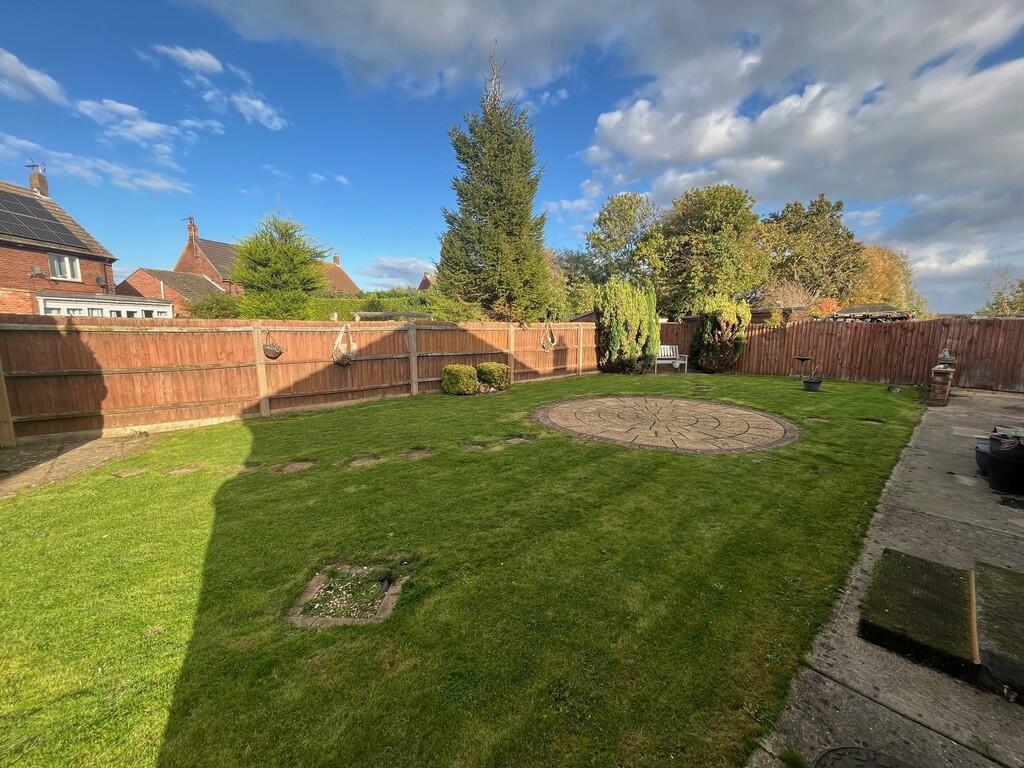 3, Bramley Close, Fleet Hargate photo 2