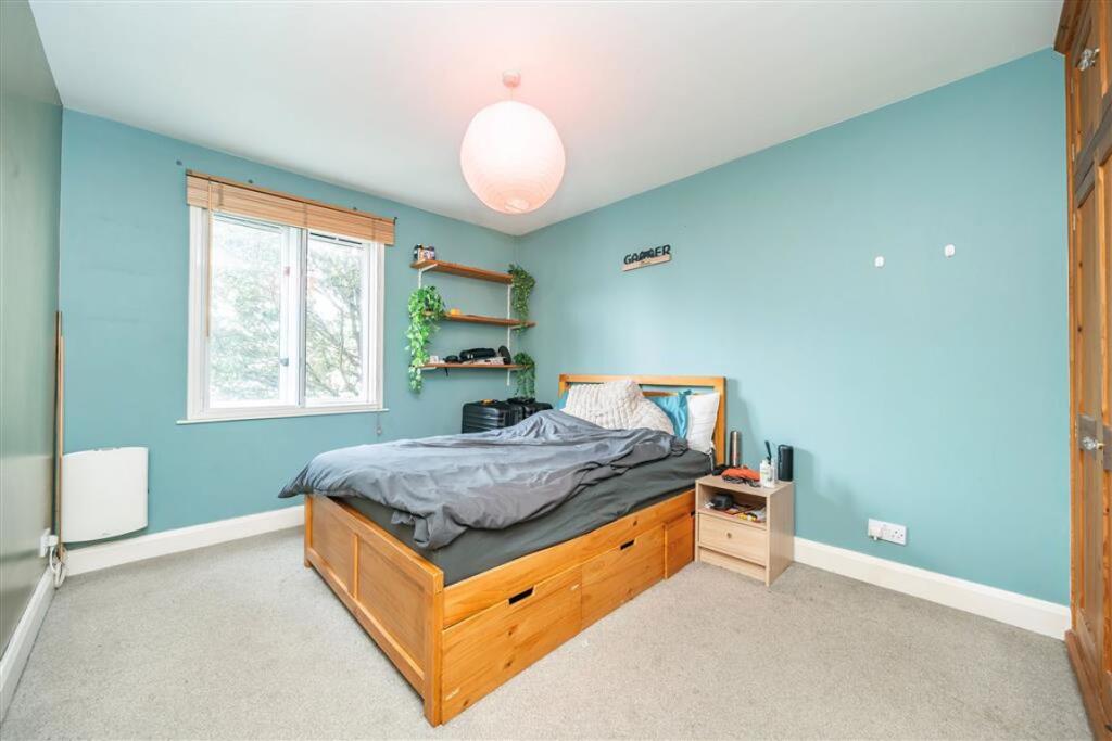 Apartment in London - More