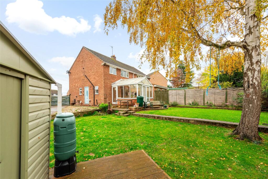 Manorfields Road, Old Stratford, Milton Keynes, Northamptonshire, MK19 photo 2