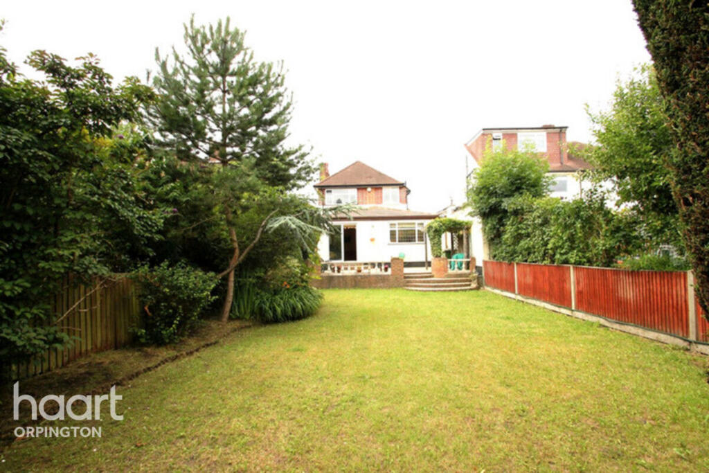 Brownspring Drive, Eltham photo 2