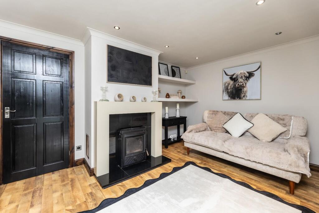 House in Wakefield, West Yorkshire - View 2