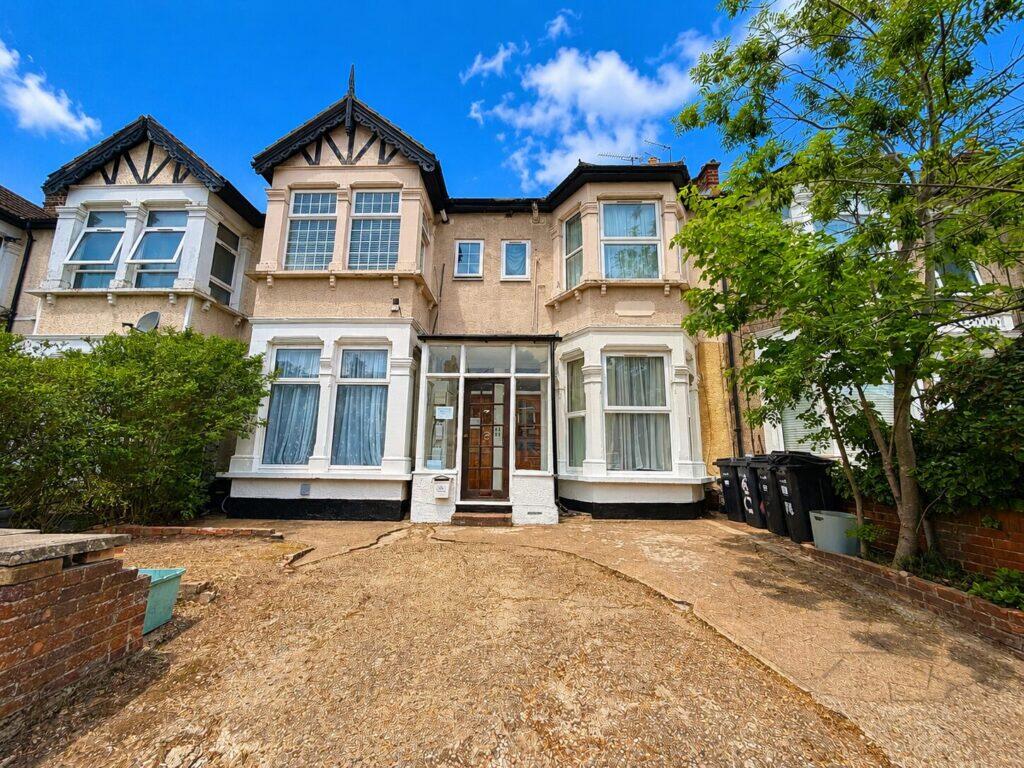 Main image of property: Kensington Gardens - Ilford - London - IG1