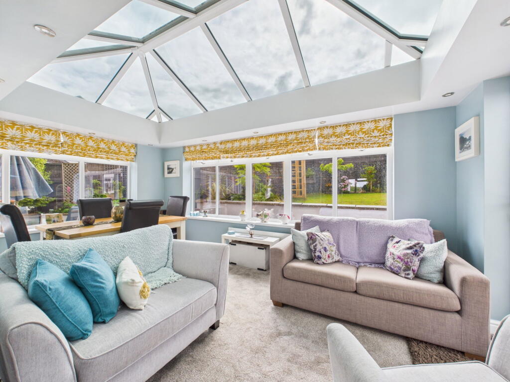 Hillview Rise, Park Road, Berry Hill photo 3