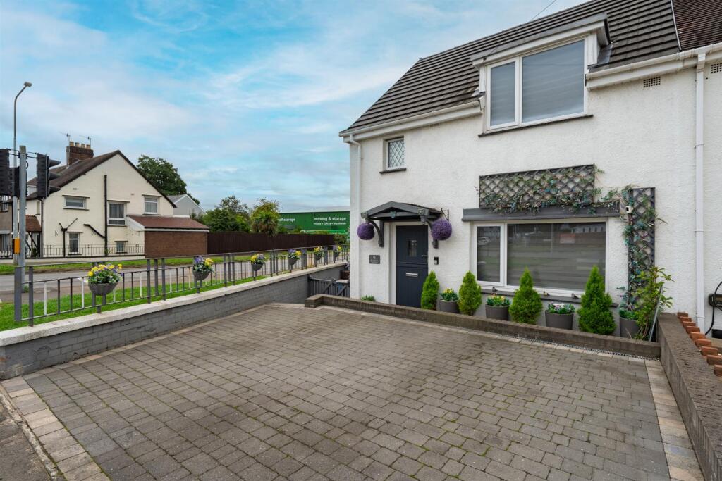 House in Newport - More