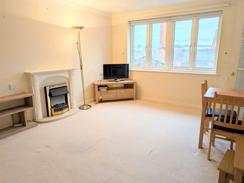 49 Hazledine Court, Longden Coleham, Shrewsbury, SY3 7BS photo 4