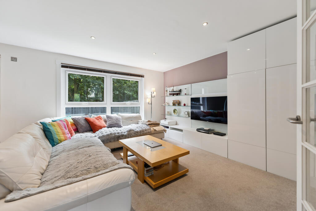 House in Glasgow, South Mains, Milngavie - View 4
