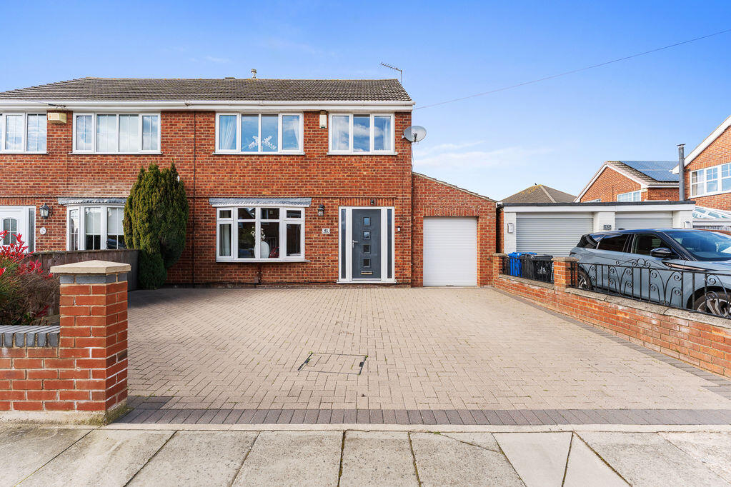 3-bed semi-detached on Faulding Way, Wybers, Grimsby, £199,950