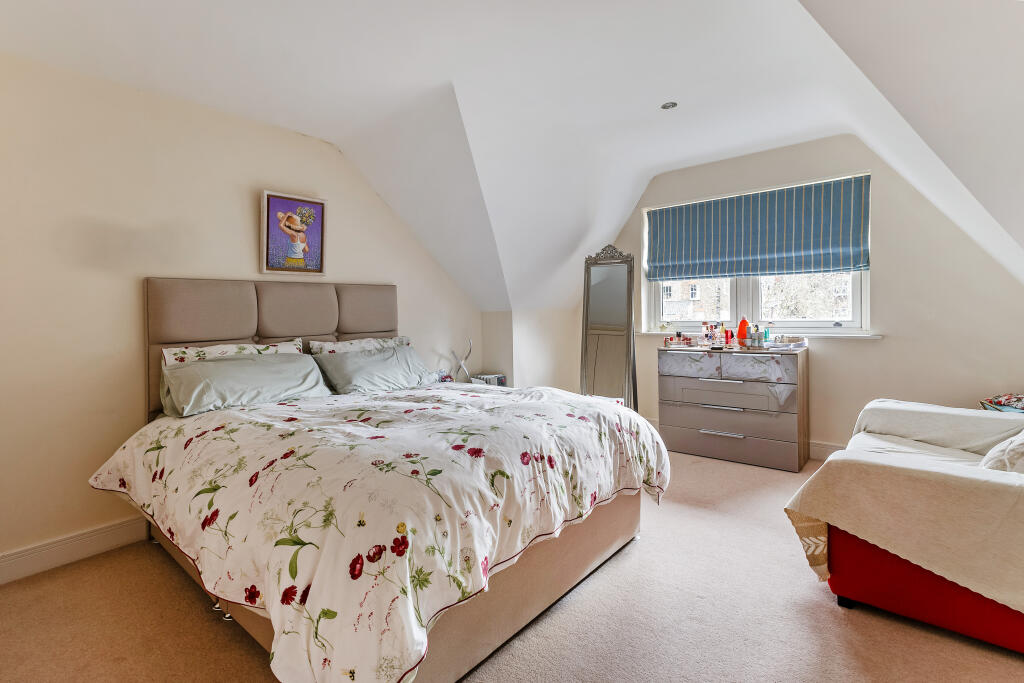 Apartment in Guildford, Surrey - More