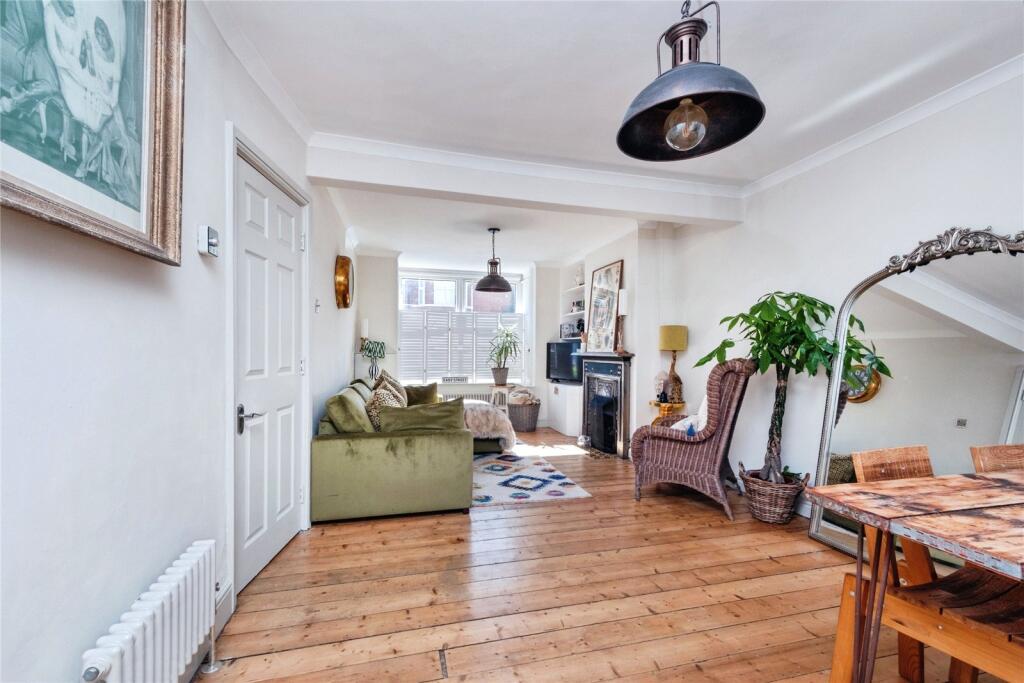 4 bedroom terraced house for sale in South Street, Leighton Buzzard, Bedfordshire, LU7 - View 5