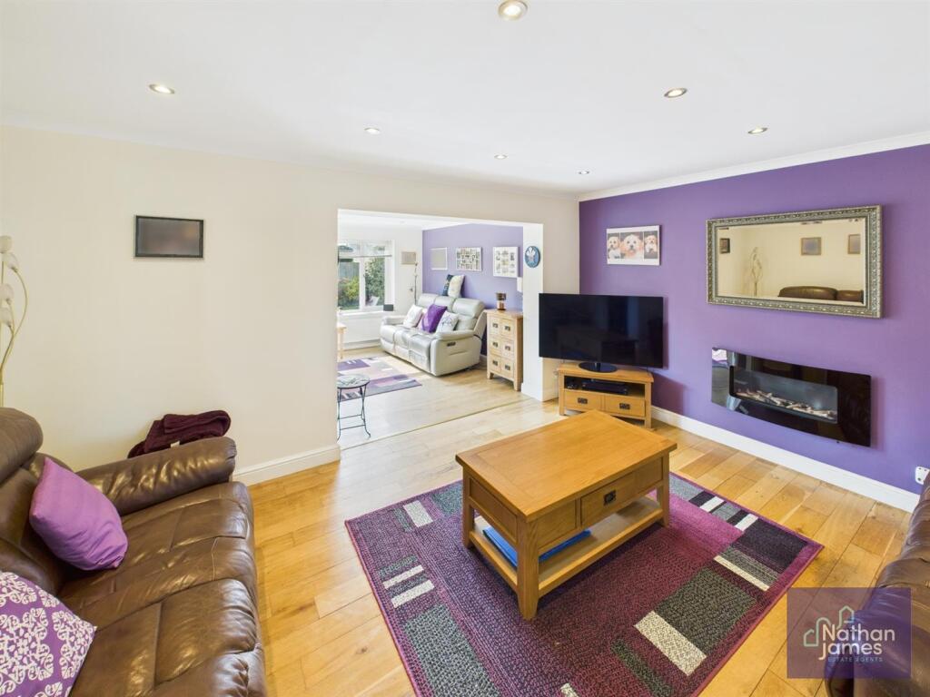 Windsor Drive Magor photo 4