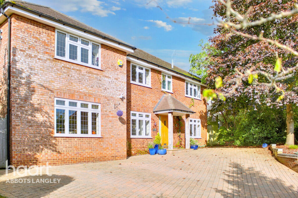 5-bed detached on Abbots Road, Abbots Langley, £1,195,000